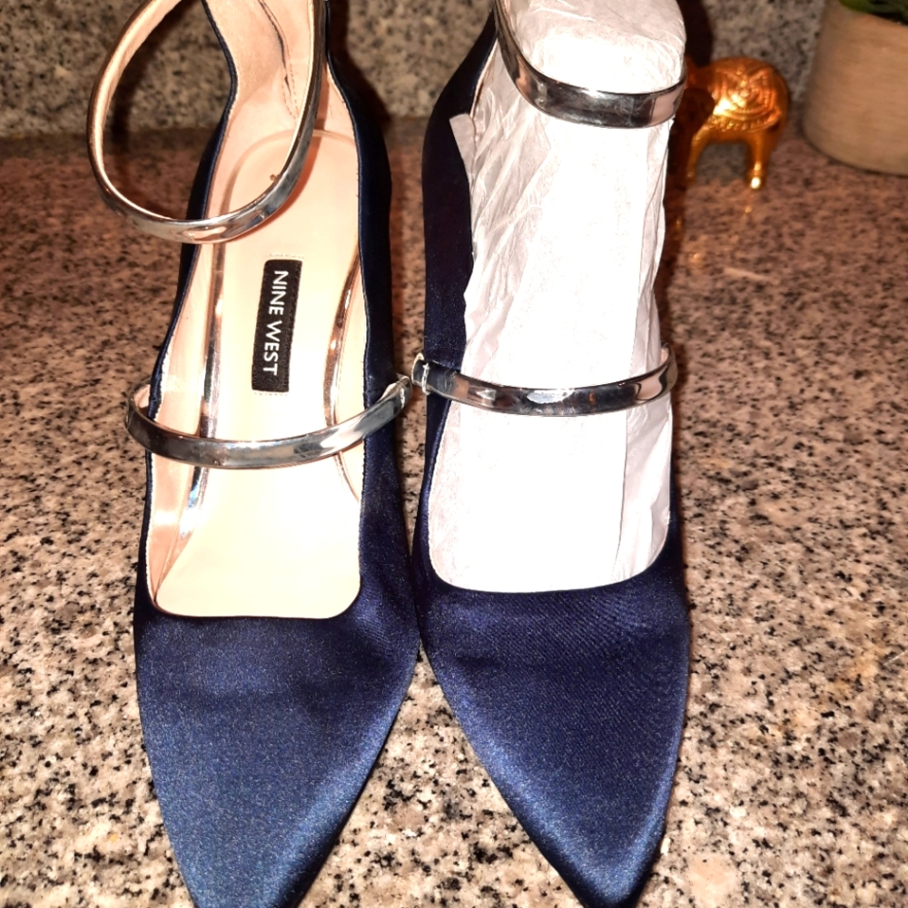Nine West, sz 6, blue/silver pumps